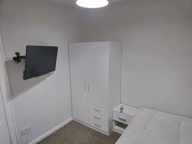 Furnished single room Main Photo