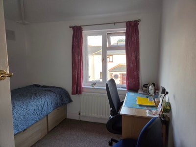 A single, furnished room in Headington area. Main Photo