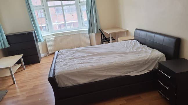 3Bhk - Flat Rooms Available  Main Photo