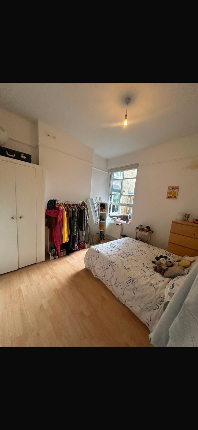 Large bright double room.  Main Photo