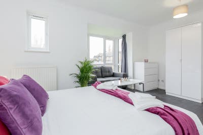 2 double in South Ealing with "Free Parking" Main Photo