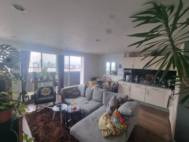 Penthouse Apartment - Looking for flatmate Main Photo