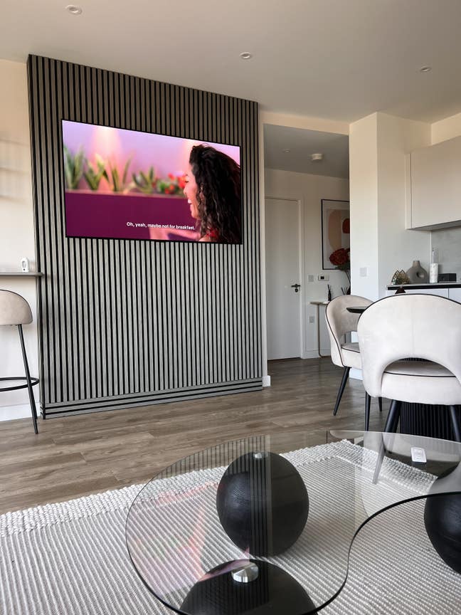 1 month only luxury bedroom available  Main Photo