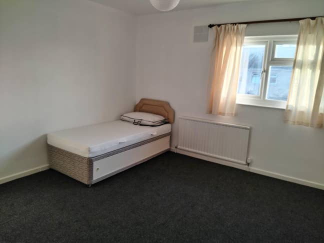 Double room to rent &pound;600 Main Photo