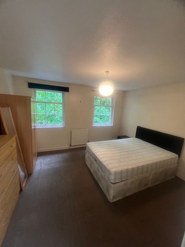 ✨🛏️ Double Room Available to Let in - Oval Main Photo