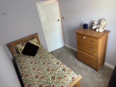 Quite spacious room for rent Main Photo