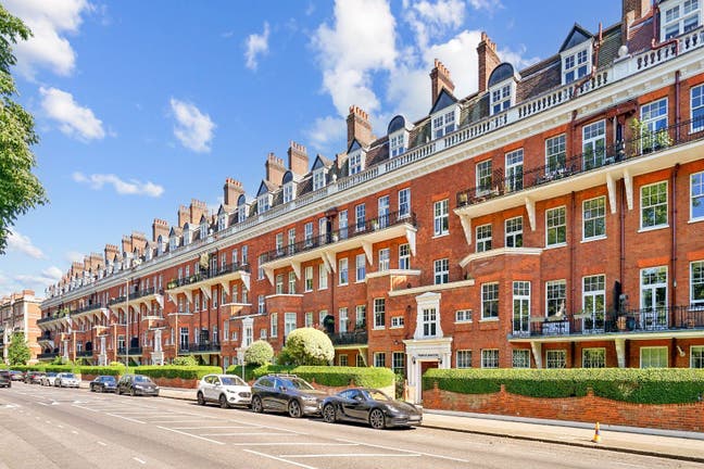 Spacious double room in prime Battersea Park  Main Photo
