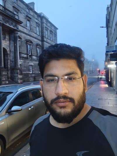 Professional Male seeks a single or double room Main Photo