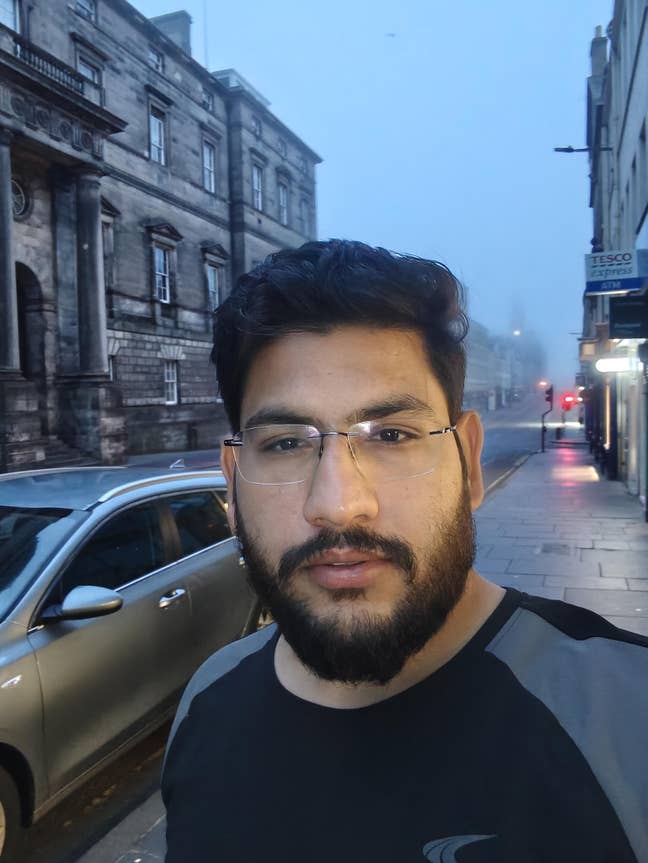 Professional Male seeks a single or double room Main Photo