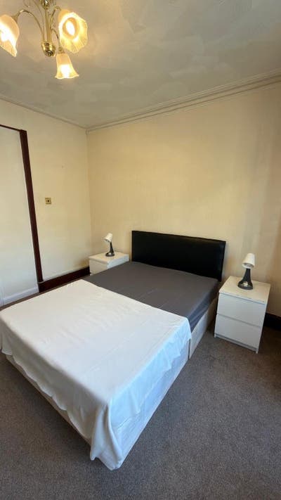 🏡✨ 3 Rooms Available to Let in Croydon Main Photo