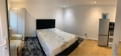 Studio Flat - with Private Garden - Bills included Main Photo