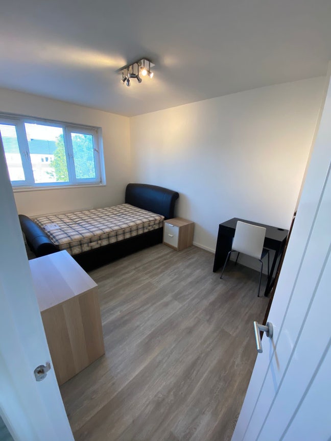 Big rooms rent in Stepney Green E1  Main Photo