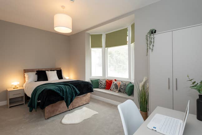  Premium Ensuite in Modern Professional House Main Photo