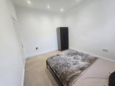 Double Room To Rent-SE25 5DR Main Photo