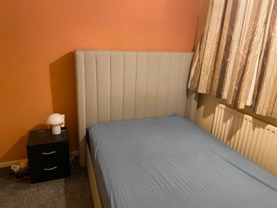 Bright & spacious double room available Main Photo