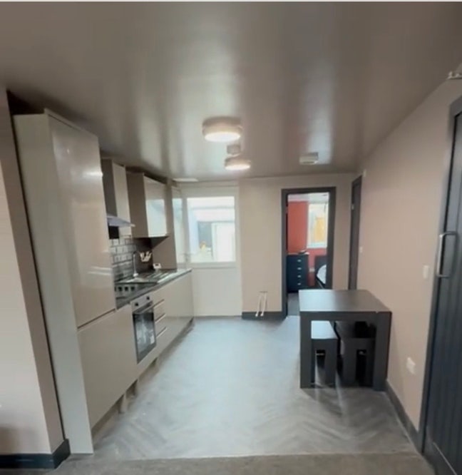 Single room in a newly refurbished house  Main Photo