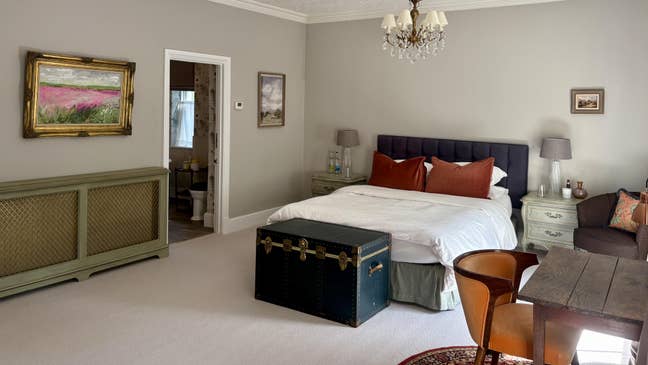 Extra large private double room with en-suite  Main Photo