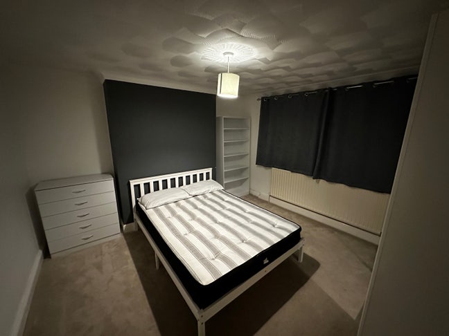 Double Bedroom, Greenhithe Kent Main Photo