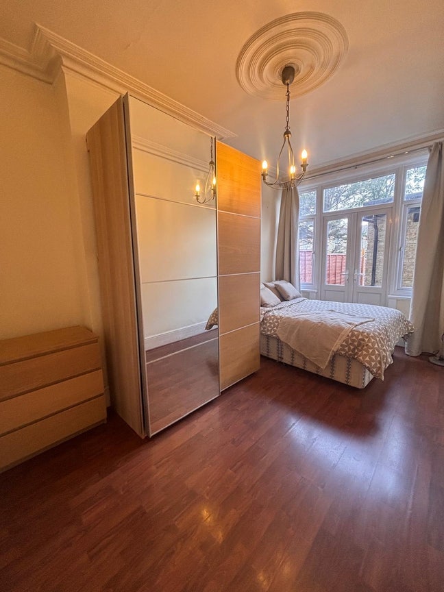Spacious Furnished Double Room – Wood Green, Zone  Main Photo