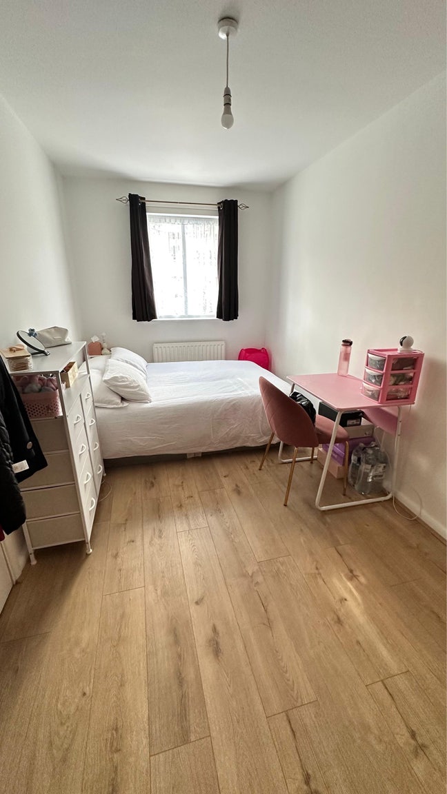 Large Double Room in Limehouse Main Photo