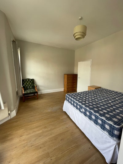 Sunny Spacious Room in Tooting Broadway☀️ Main Photo