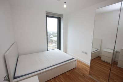 Female House Mate in 2bed Media City  Main Photo