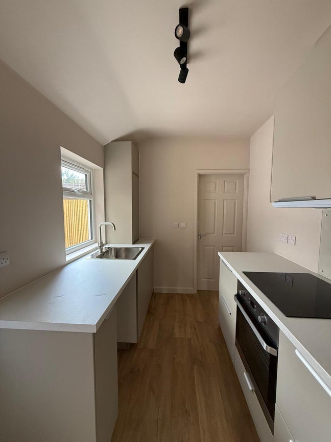 Rooms TO LET Main Photo