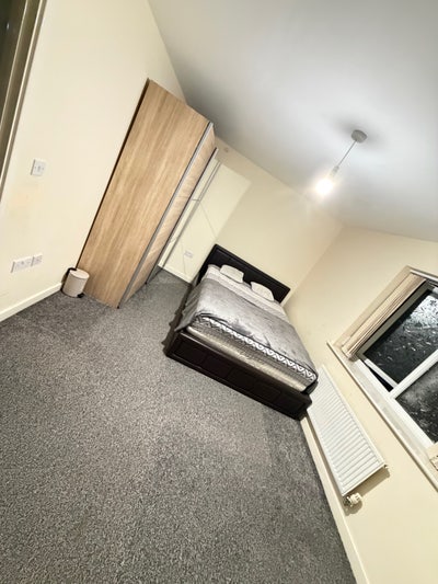 1 double room available furnished(wv2) Main Photo