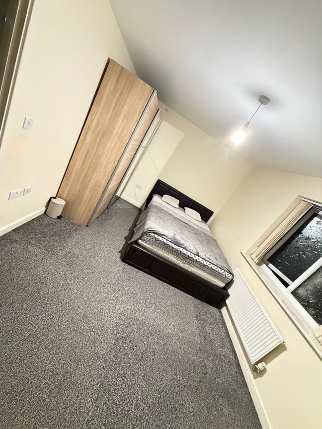 1 double room available furnished(wv2) Main Photo