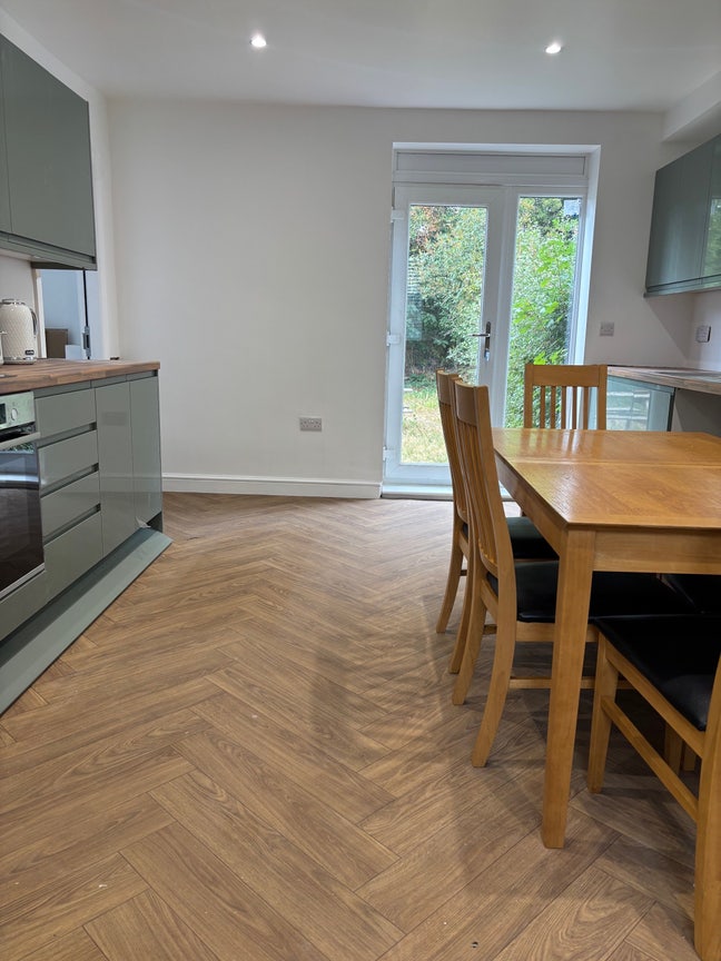 Newly reburbished house Main Photo
