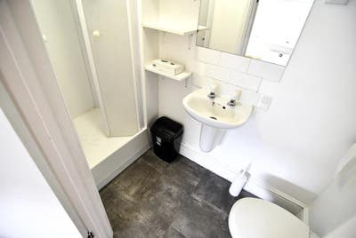 Two Ensuite Rooms Available –  Loftus Road Main Photo