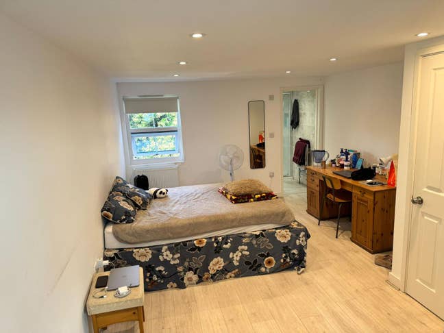 Room to Rent Near Guildford Town Centre Main Photo