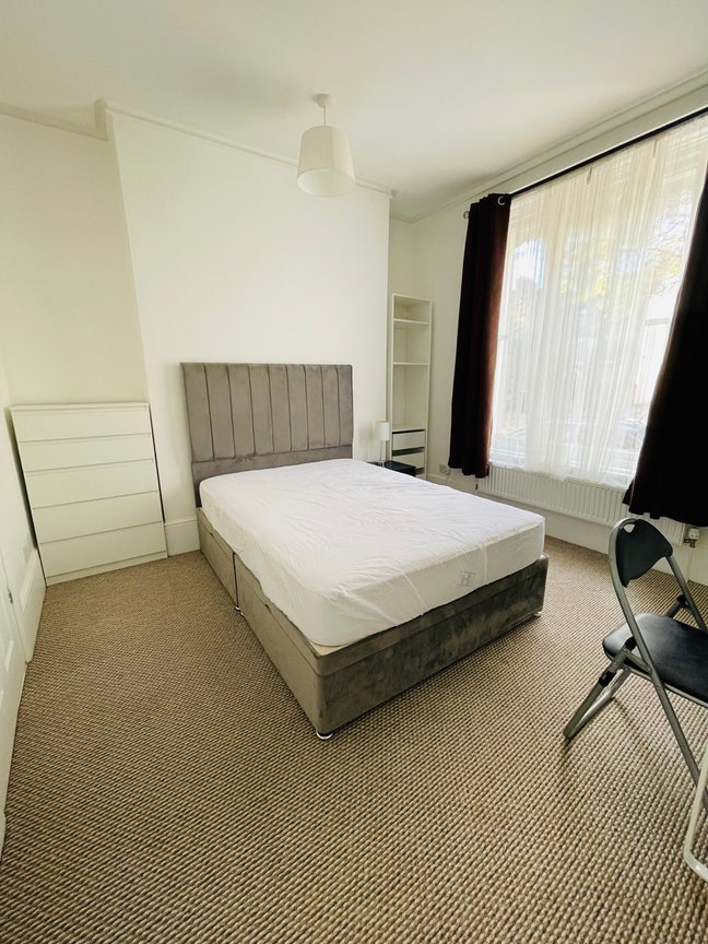 Double room with half en-suite Main Photo