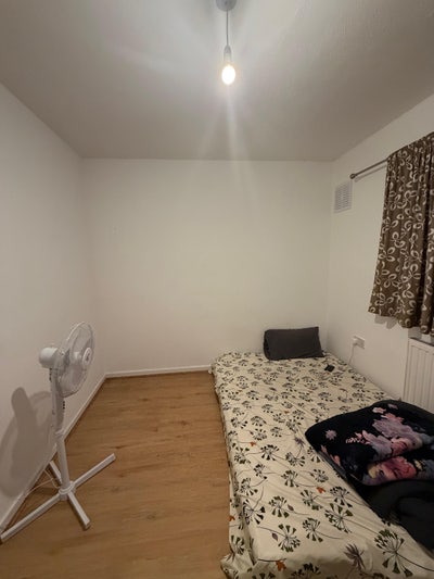 Sharing room available for boy Main Photo