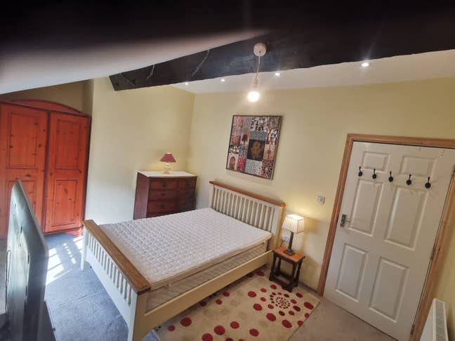 Newly Refurbished Double room Main Photo