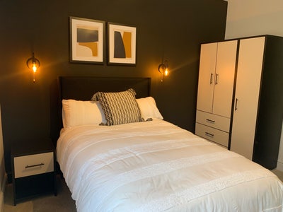 Double Room + Ensuite  + Central Location  Main Photo