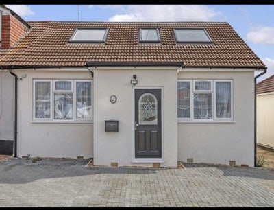 Studio flat for rent in Barkngside (Ilford) Main Photo