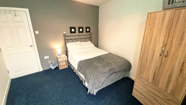 Superb 4 bedroom student house near Bolton Uni Main Photo