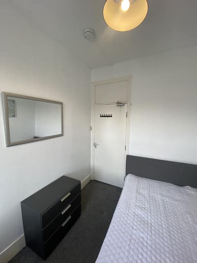 Double Rooms Simonside Terrace Heaton Main Photo