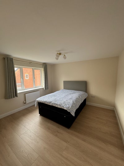 Spacious Double Bedroom - All Bills Included  Main Photo