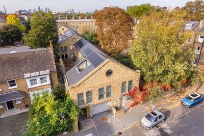 Spacious Room in Modern Gated Mews – Mile End Main Photo