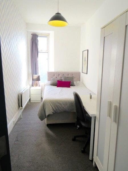 3 Rooms Available!! with All Bills and Council Tax Main Photo