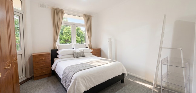 2‑Bedroom Apartment Minutes from QA Hospital Main Photo