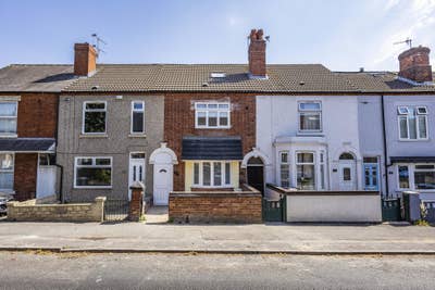 Six Double Bedrooms Available in a Refurbished HMO Main Photo