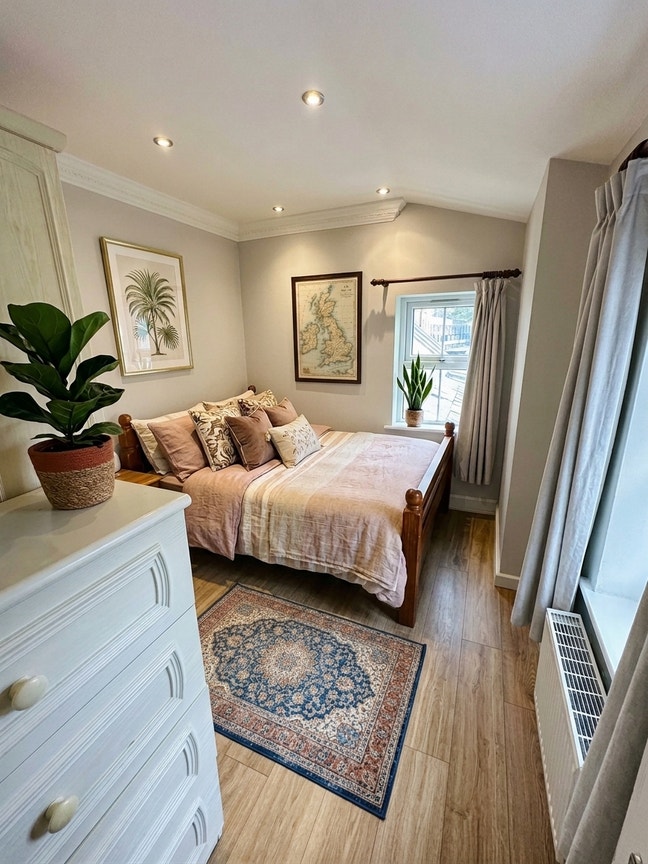 🔥Spacious Room Available in Stockwell🔥 Main Photo