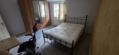 En-suite Room available Main Photo
