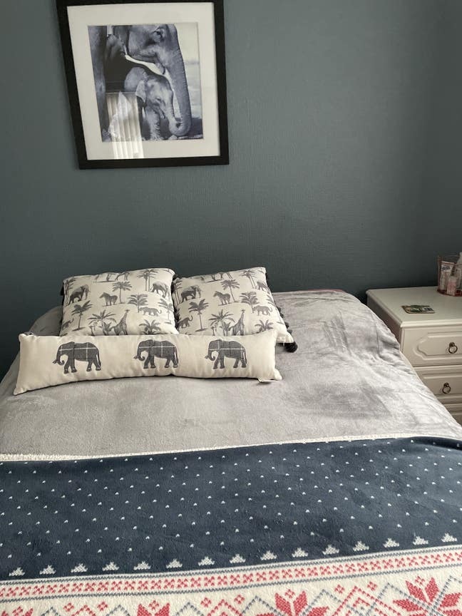 Double room available in semi detached house  Main Photo