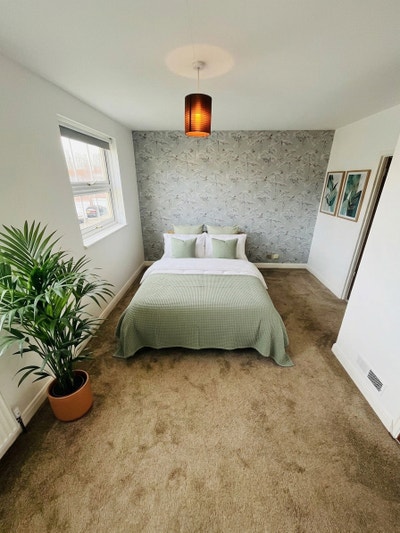 🏡 4 Double Bedrooms Available in Wimbledon Main Photo