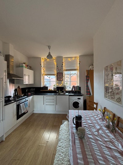 Double room in our homely flat!  Main Photo