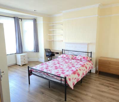 Spacious Double room in Friendly house Main Photo